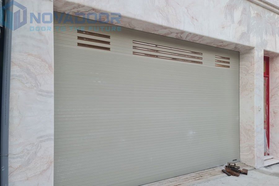 Mẫu cửa cuốn dùng nan xuyên sáng Austdoor