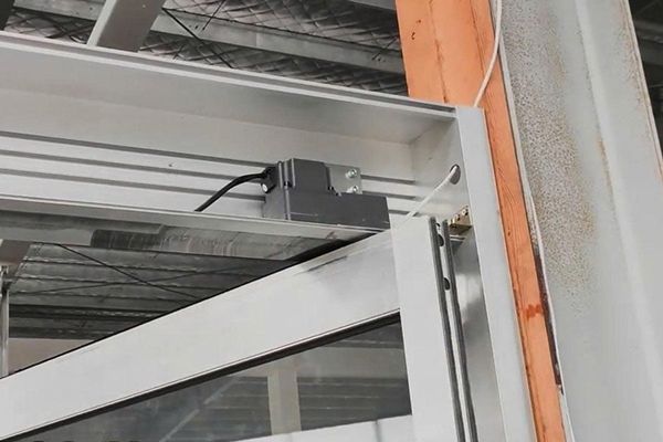 Cửa mở cánh tự động