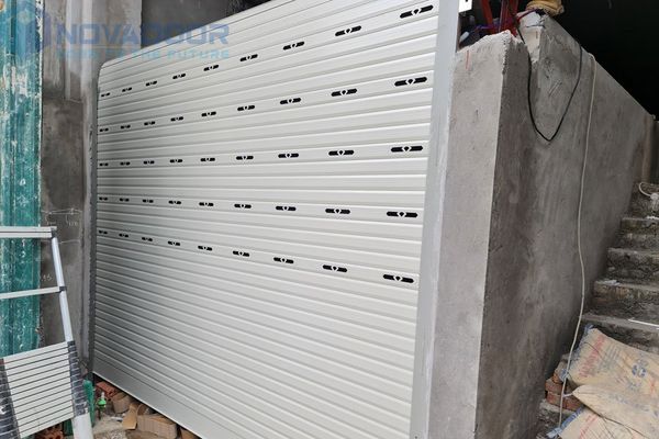 Cửa cuốn tấm liền nan hôm