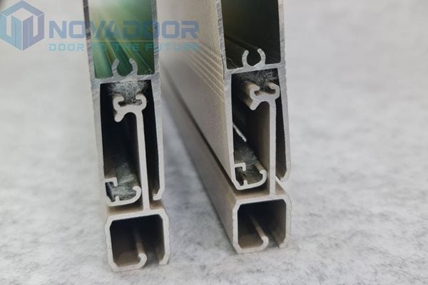nan cửa cuốn C70 với gioăng nỉ giảm chấn 2 chiều