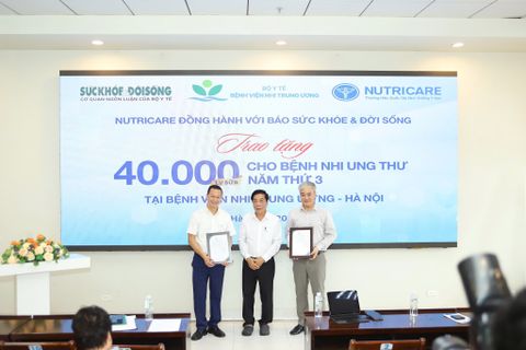 Nghìn ly sữa – nghìn hy vọng Báo Sức khỏe & Đời sống và Nutricare trao tặng bệnh nhi ung thư