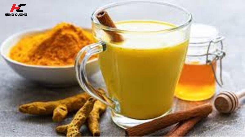 Sữa mật ong và sữa nghệ ấm áp