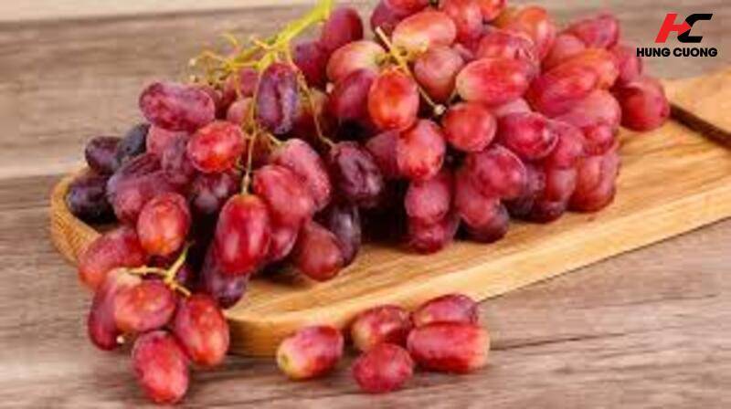 Nho chứa Resveratrol – hợp chất chống oxy hóa nổi bật giúp hỗ trợ sức khỏe tim mạch và thần kinh