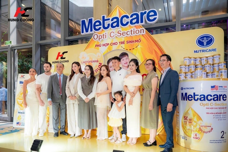 sự kiện ra mắt sữa C-section opti