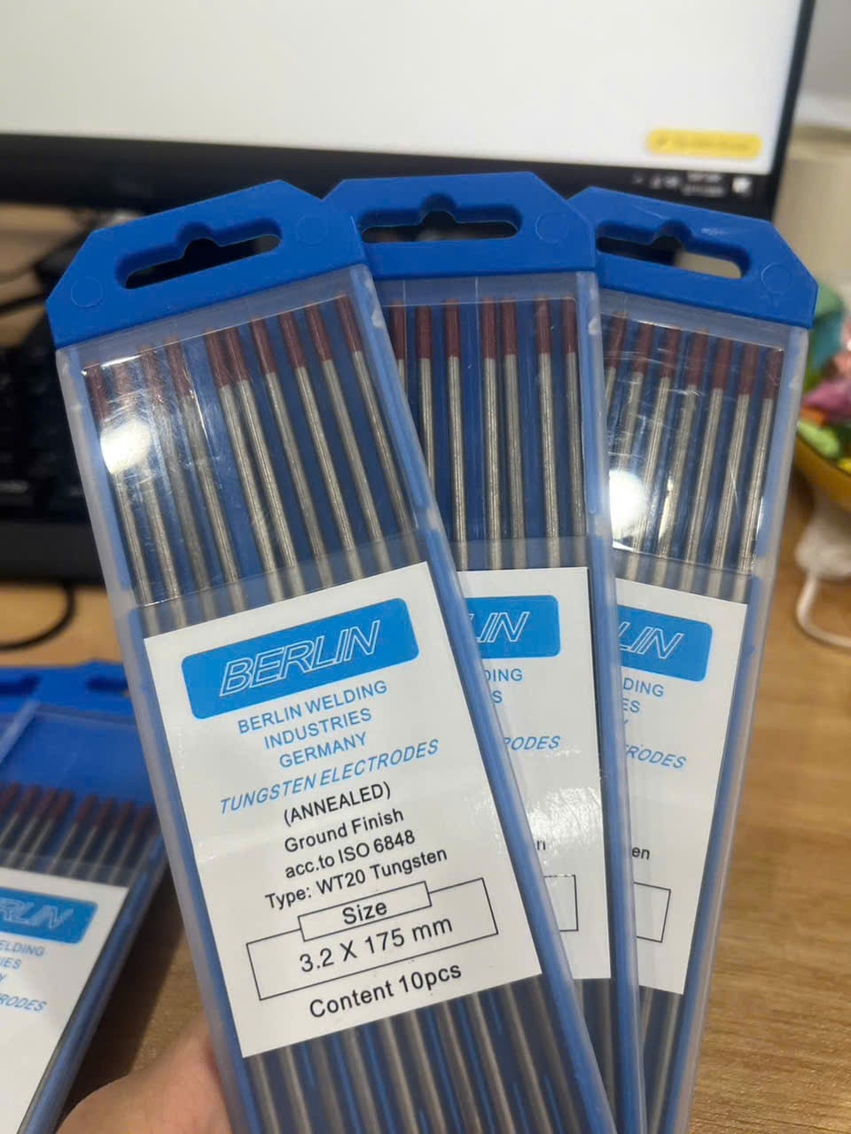 🥇 QUE HÀN TIG TUNGSTEN BERLIN WT20 (ĐẦU ĐỎ) – GIÁ TỐT, HÀN ỔN ĐỊNH, MỐI HÀN ĐẸP