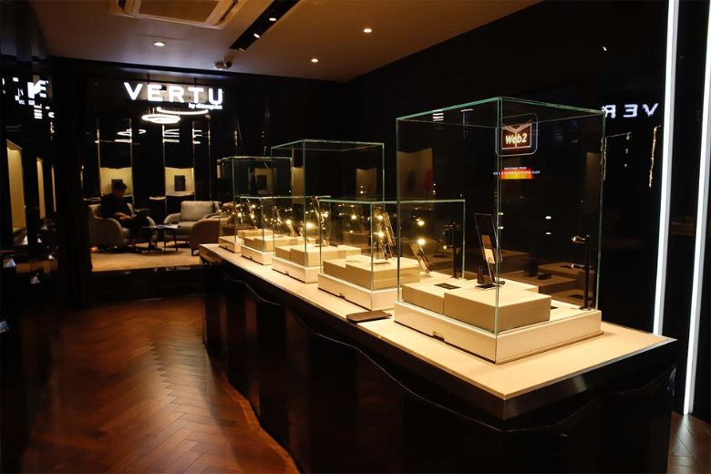 Vertu Agent Q Black Premium Set Tri Gold Accent Iron Black Alli 1TB