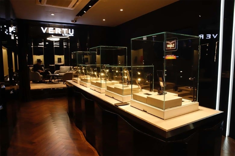 Vertu Agent Q Black Premium Set Single Gold Accent Iron Black Alli 1TB