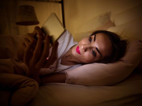 Thức khuya và sử dụng chất kích thích âm thầm phá vỡ nhịp sinh học, khiến gan không có thời gian phục hồi và dễ tích tụ độc tố