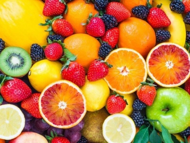 Hình ảnh trái cây giàu vitamin E và flavonoid tốt cho não bộ