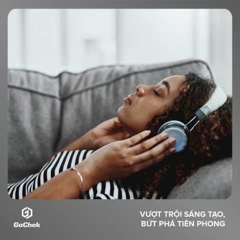 Đeo tai nghe khi ngủ có sao không? Lợi và hại bạn cần biết