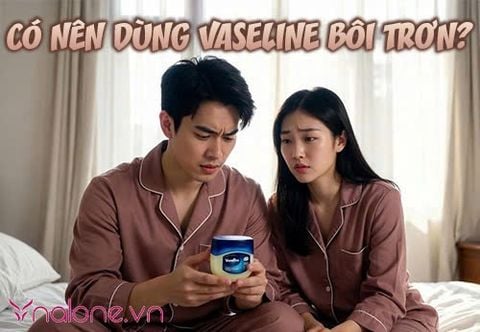 Có nên dùng Vaseline bôi trơn vùng kín khi quan hệ không?