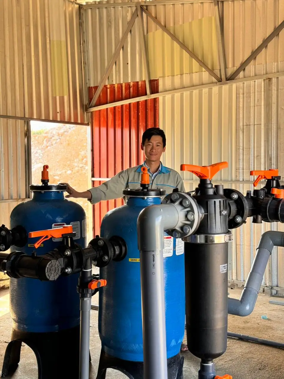 Kỹ sư bảo trì hệ thống ống tưới Aqua và phụ kiện HDPE