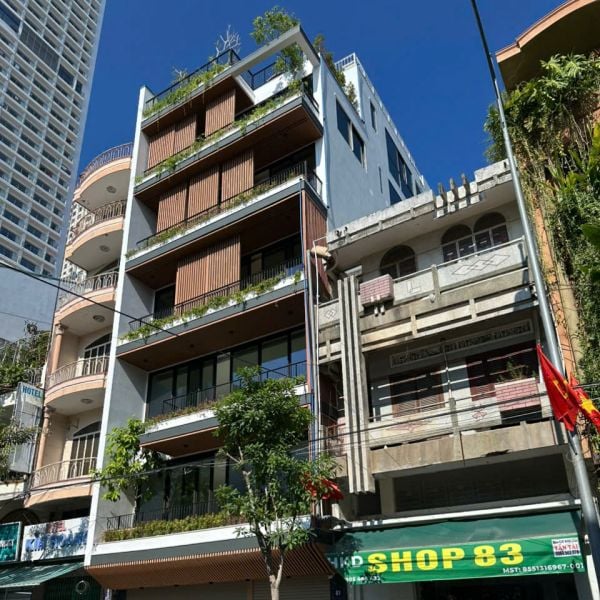 Hoàn thiện thi công tưới ban công nhà phố Nha Trang