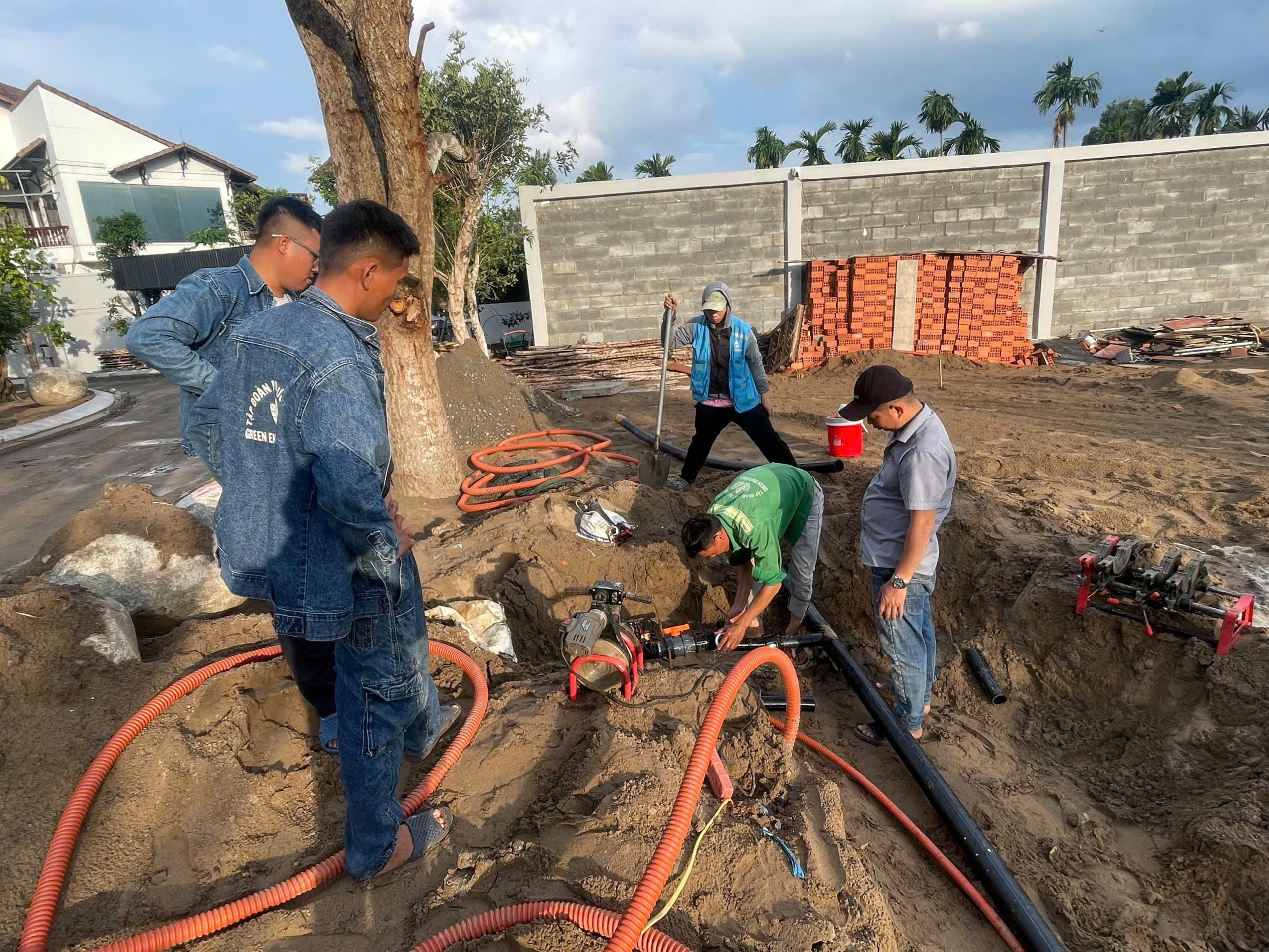 Hiện trạng sân vườn biệt thự Vạn Phúc City trước khi lắp hệ thống tưới cảnh quan – IGreenDecor