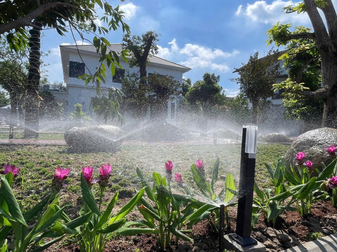 Chạy thử từng zone kiểm tra béc tưới biệt thự Vạn Phúc City – IGreenDecor