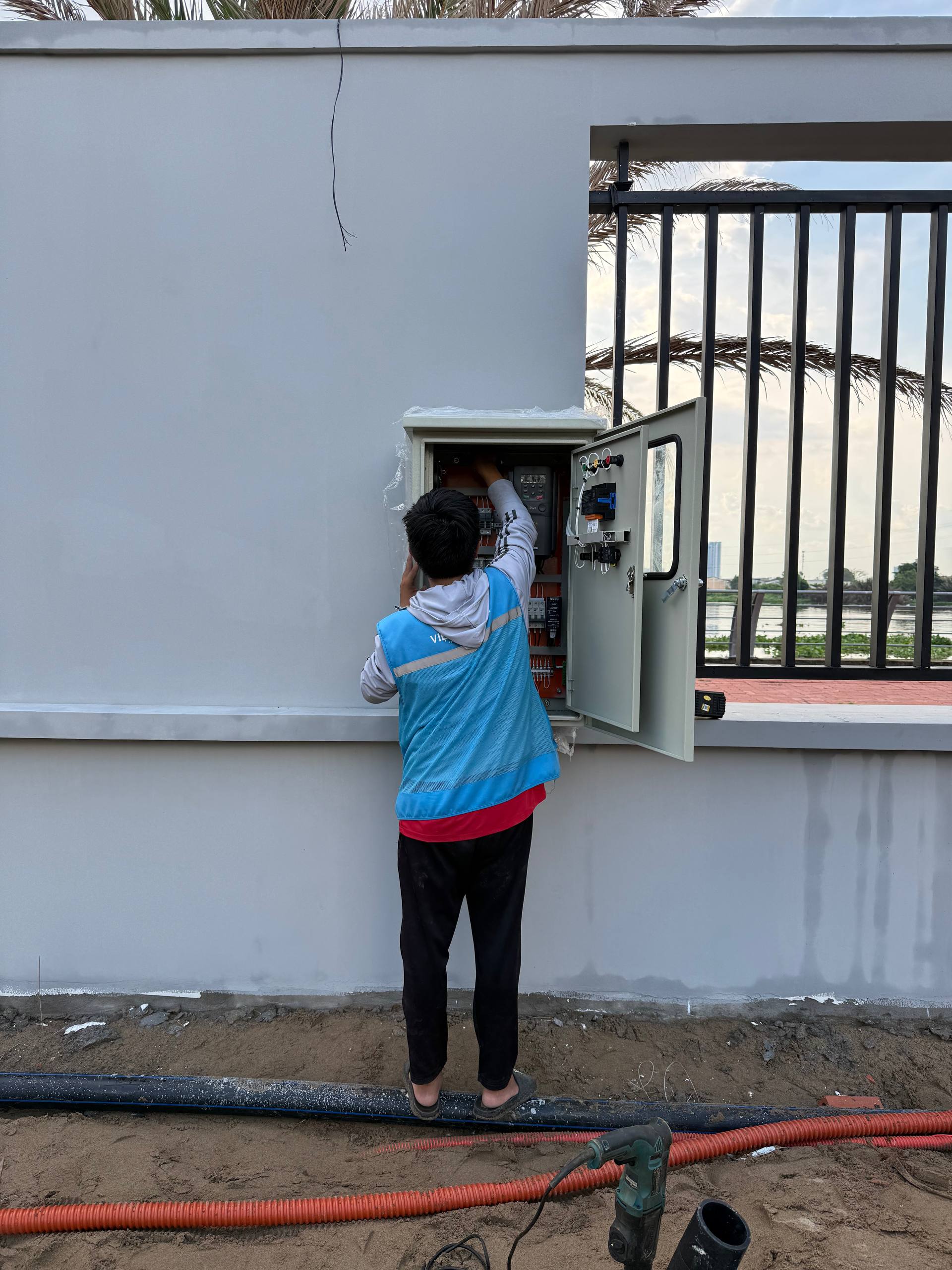 Lắp tủ điều khiển tưới thông minh biệt thự Vạn Phúc City – IGreenDecor