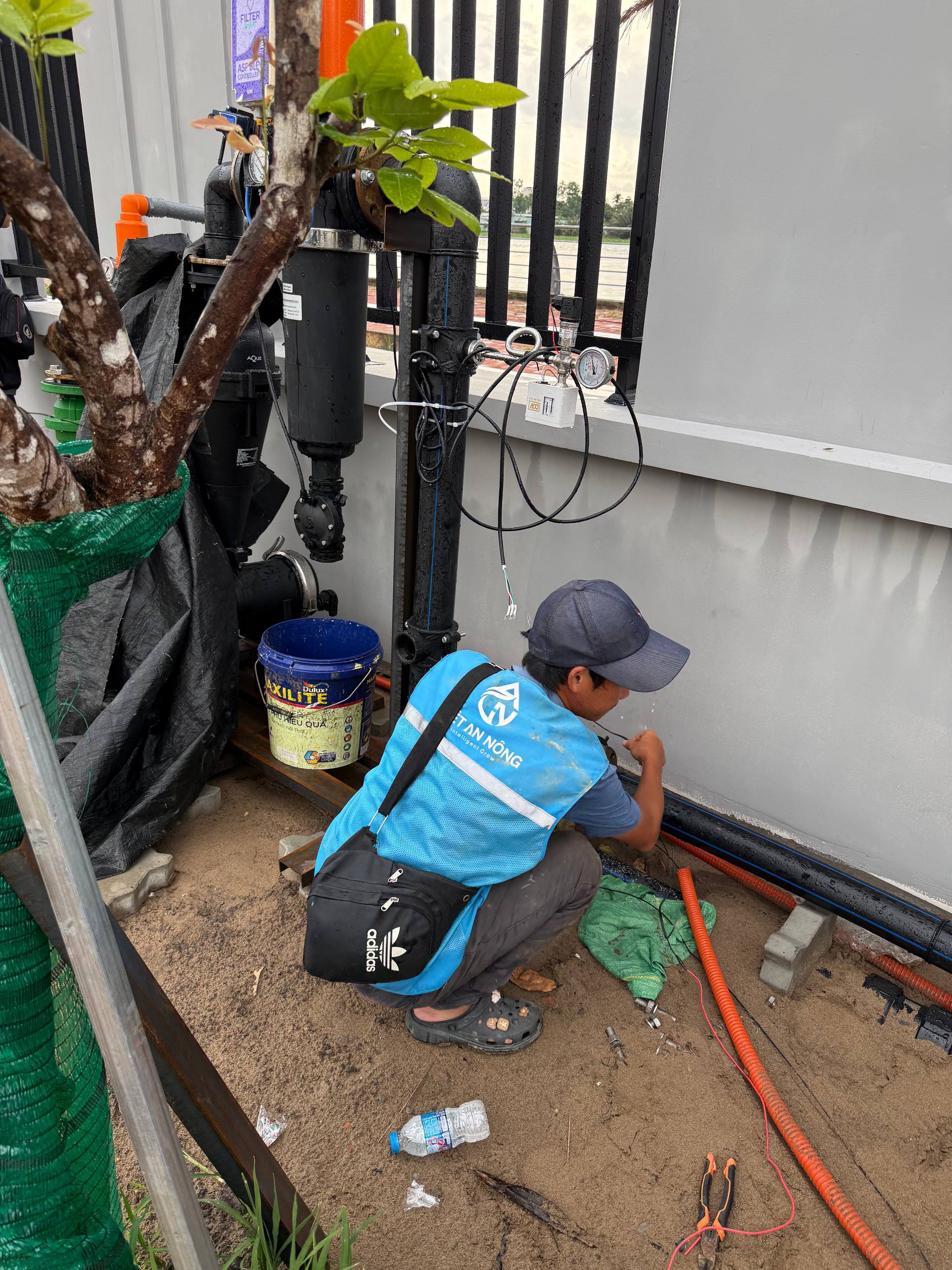 Lắp van điện Aqua tại đầu zone tưới cảnh quan biệt thự Vạn Phúc City – IGreenDecor