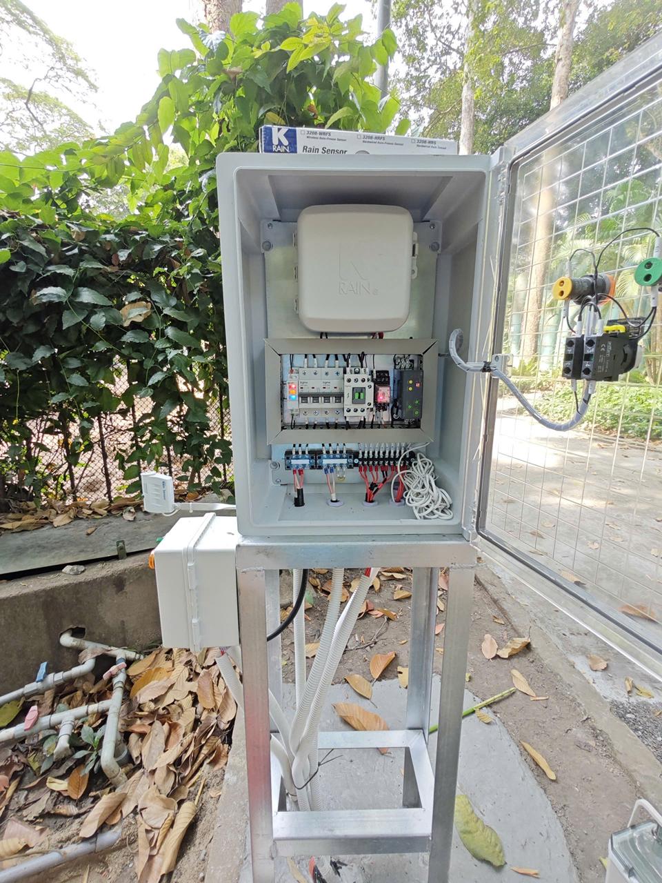 Lắp máy bơm và tủ điện bảo vệ hệ thống tưới Thảo Cầm Viên Sài Gòn – IGreenDecor