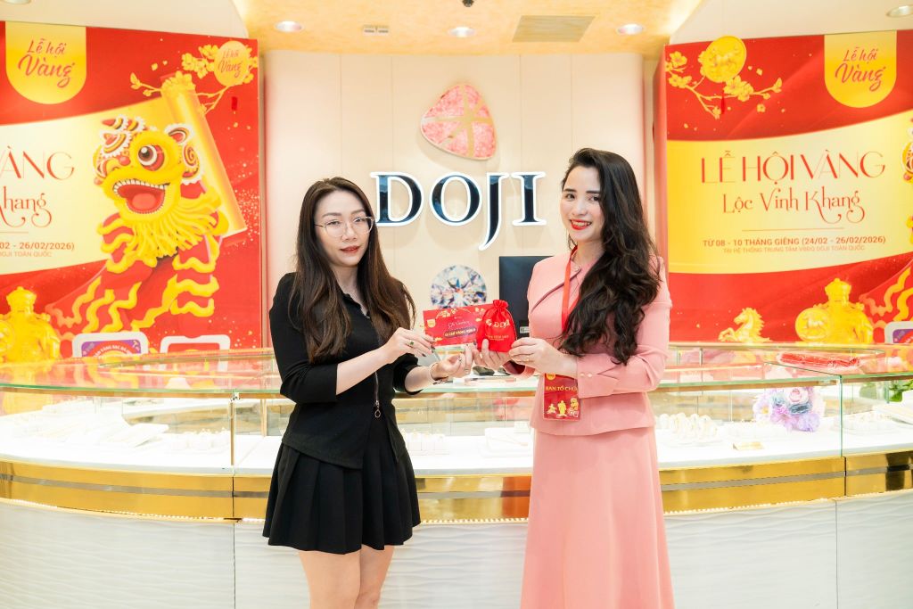 DOJI HÚT KHÁCH MUA VÀNG BẠC NGÀY THẦN TÀI