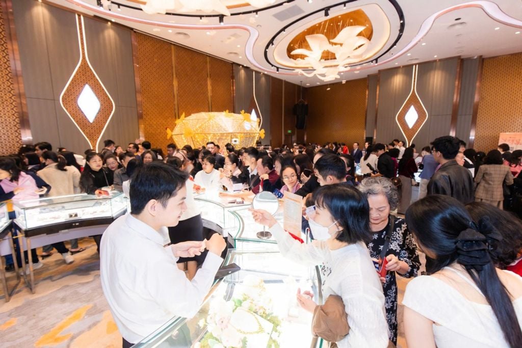 DOJI SHINING SHOW THU HÚT HÀNG NGÀN NGƯỜI DÂN HẢI PHÒNG ĐẾN TRẢI NGHIỆM