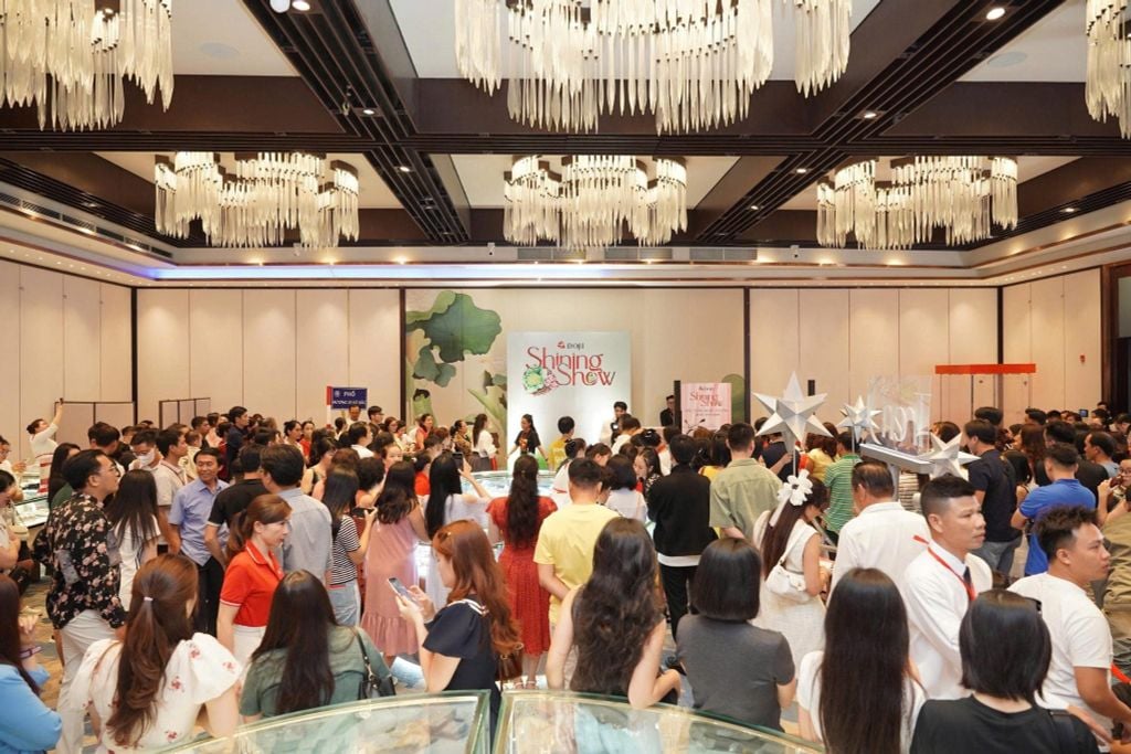 TỪ THƯỞNG LÃM ĐẾN TRẢI NGHIỆM: DOJI SHINING SHOW MANG ĐẾN “BỮA TIỆC” TRANG SỨC GIỮA LÒNG ĐÀ NẴNG
