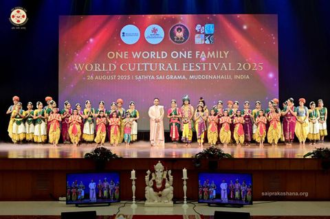 🌍 Vinh dự lớn lao: Đại diện Việt Nam được trao tặng Global Humanitarian Award tại World Cultural Festival 2025 ✨