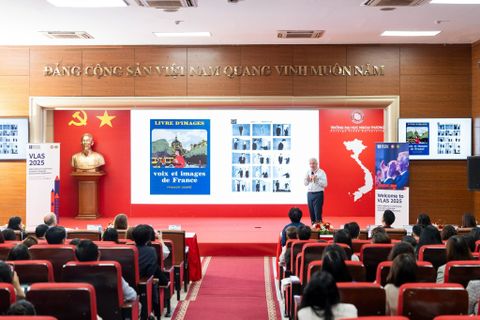 Chuyên gia kiến nghị giải pháp “gỡ rối” khi triển khai dạy tiếng Anh bắt buộc từ lớp 1