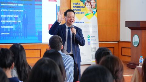 🎓 ĐỂ SINH VIÊN SẴN SÀNG BƯỚC VÀO THỊ TRƯỜNG LAO ĐỘNG QUỐC TẾ