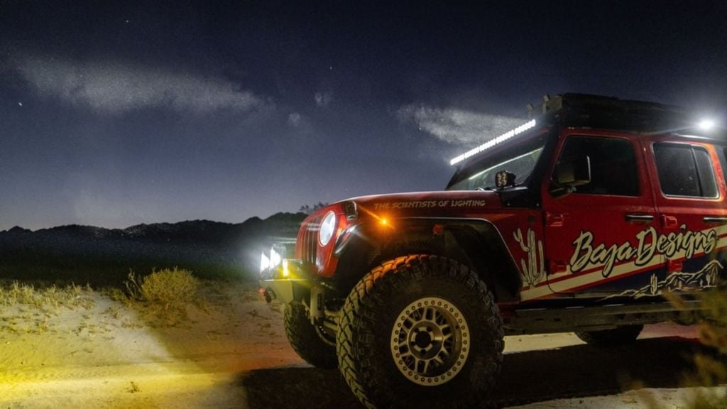 Đèn trợ sáng Baja Designs Onx6+ trên xe SUV Jeep