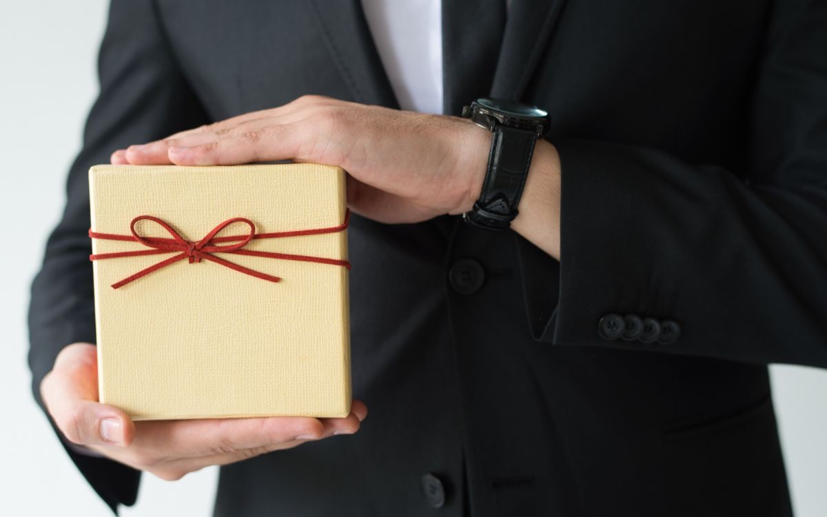 Quà tết cho sếp nam nên tặng gì? Gợi ý 10+ món quà đẳng cấp và ý nghĩa