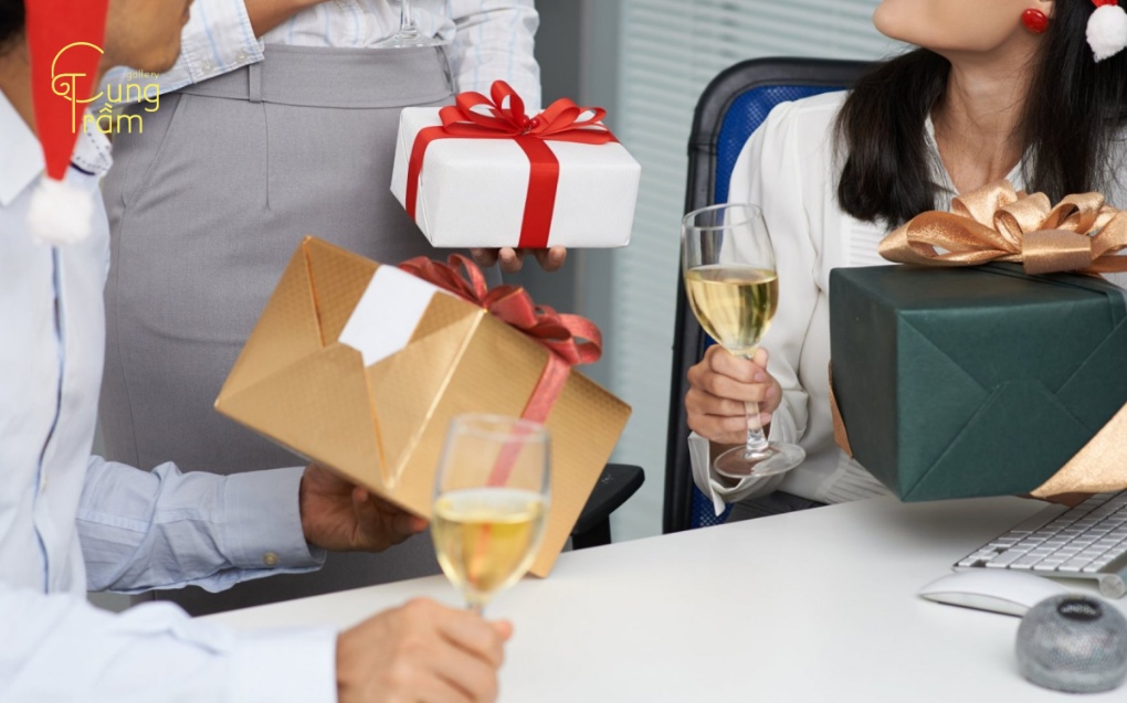 Gợi ý Quà tặng Trung thu cho nhân viên: Ý nghĩa, độc đáo và chất lượng