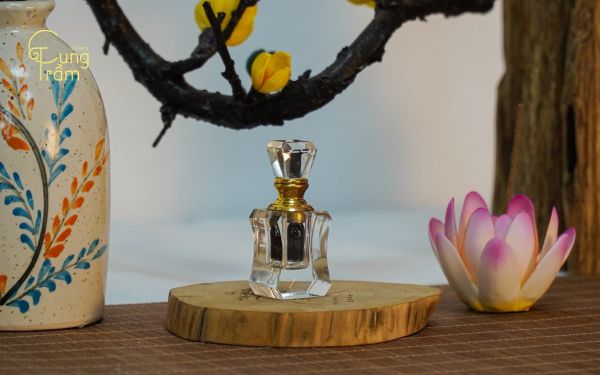 Tinh dầu trầm hương là gì? Tất tần tật về loại tinh dầu 