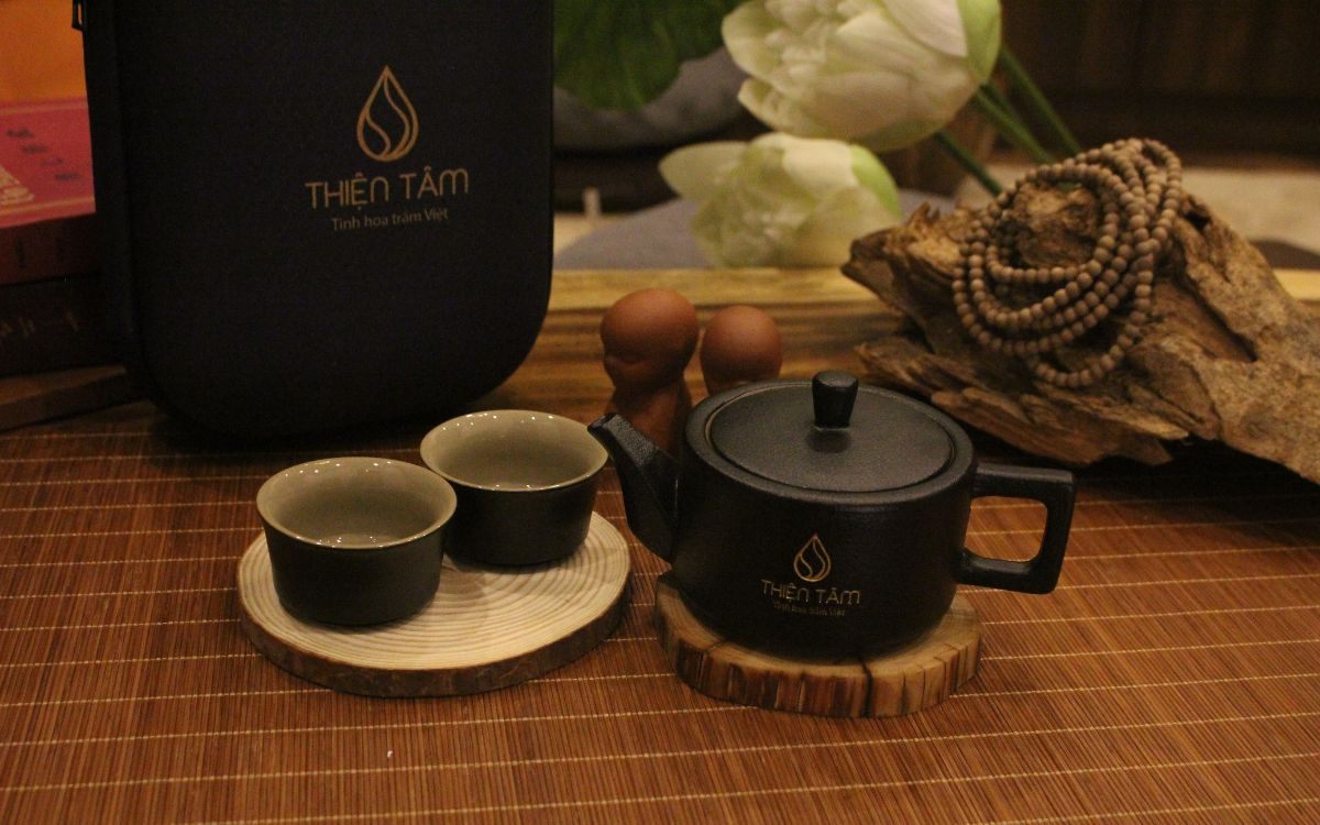 Trà độc ẩm là gì? Nghệ thuật thưởng trà và cách chọn bộ ấm trà độc ẩm chuẩn