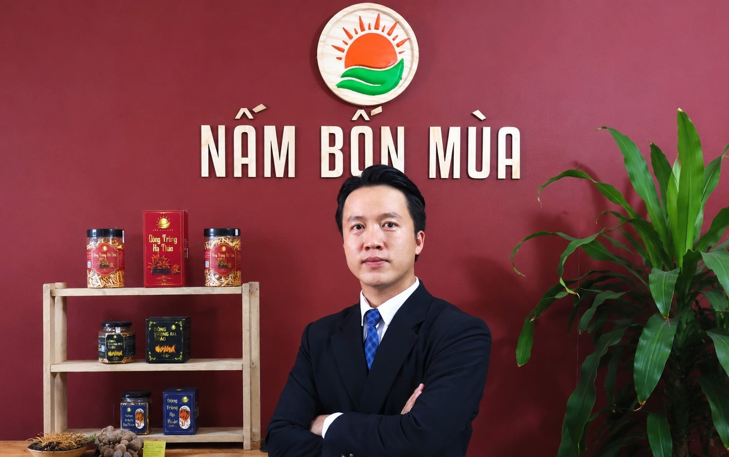 ong Nguyen Kim Tien la giam doc Lang nam Bon Mua.
