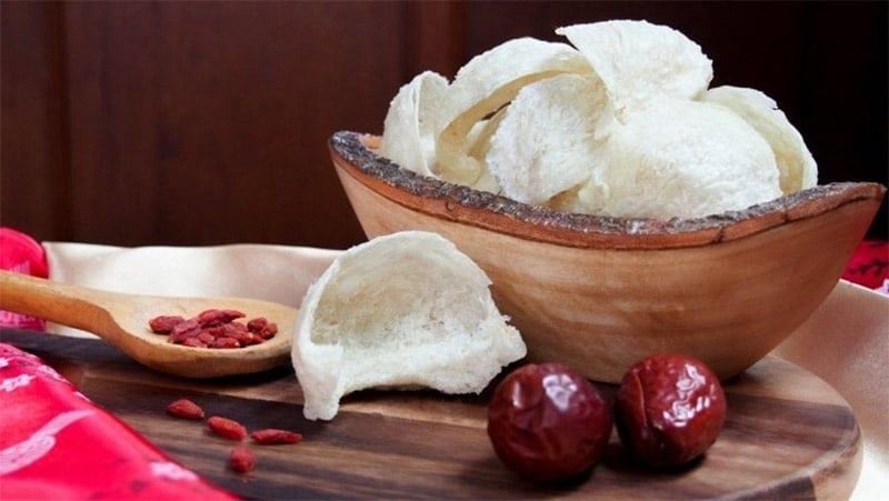 Yến sào nổi bật với hàm lượng protein cao, nhiều axit amin và khoáng chất