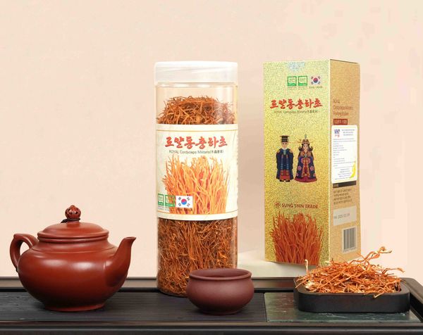 Đông trùng hạ thảo sấy khô lọ 100g chính hãng Hàn Quốc.