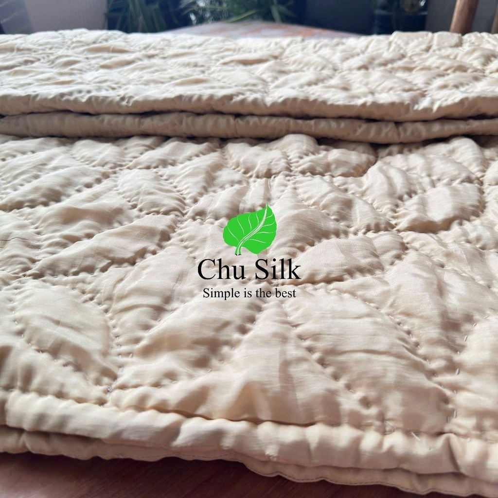 Chăn tơ tằm chần hoa thị quả màu lá vối khô