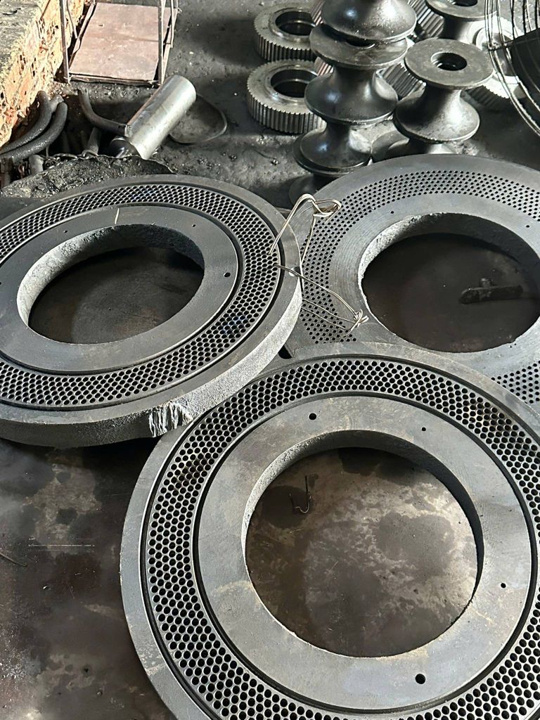 XỬ LÝ NHIỆT THẤM CACBON CHO KHUÔN VIÊN NÉN