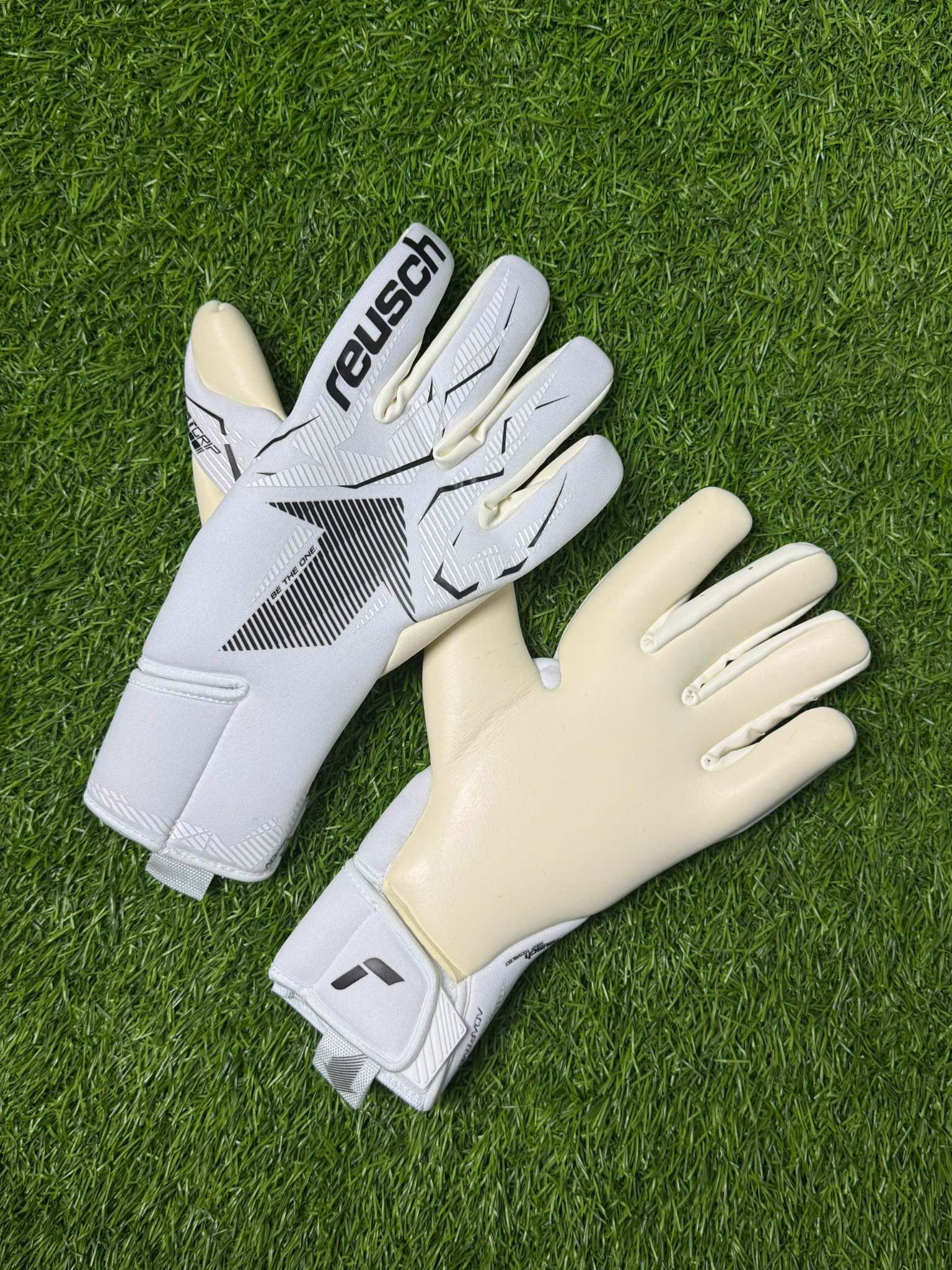 Reusch Fastgrip Gold X GK26: Găng Tay Thủ Môn Cao Cấp Dành Cho Phản Xạ Tốc Độ