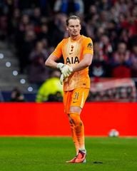 16 Phút Ác Mộng Của Antonín Kinský: Màn Trình Diễn Gây Chấn Động Khiến Thủ Môn Tottenham Bị Thay Sớm