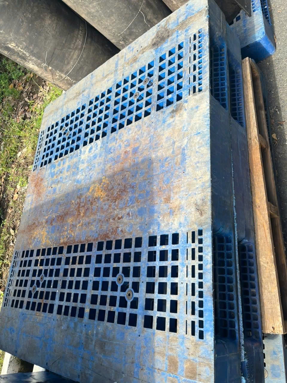 Plastic pallet washer and dryer_ Máy rửa pallet