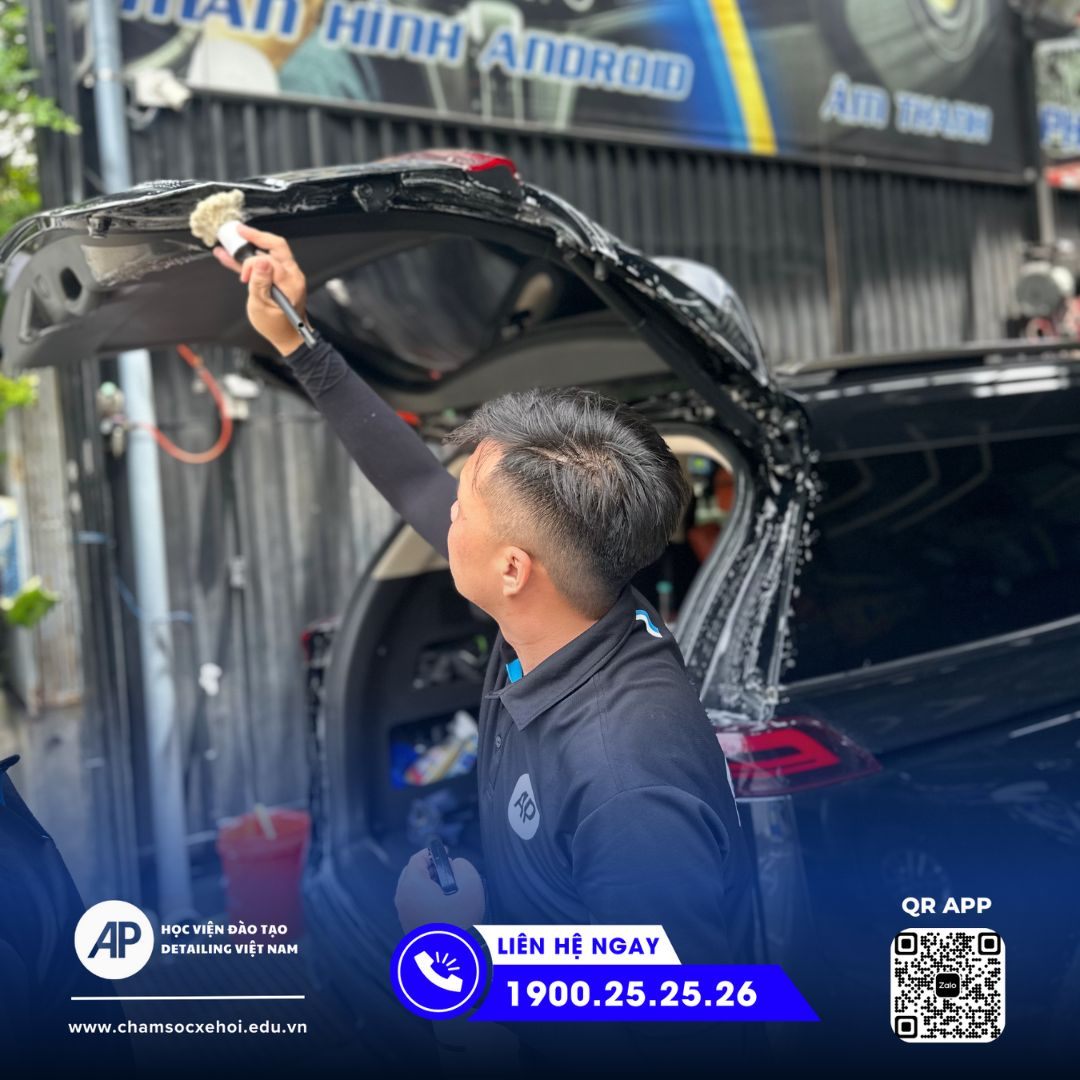 6 THÁNG SAU HỌC VIỆN: KHI NGHỀ KHÔNG CÒN LÀ TẠM BỢ, MÀ LÀ NGHIỆP CẢ ĐỜI 🚗✨