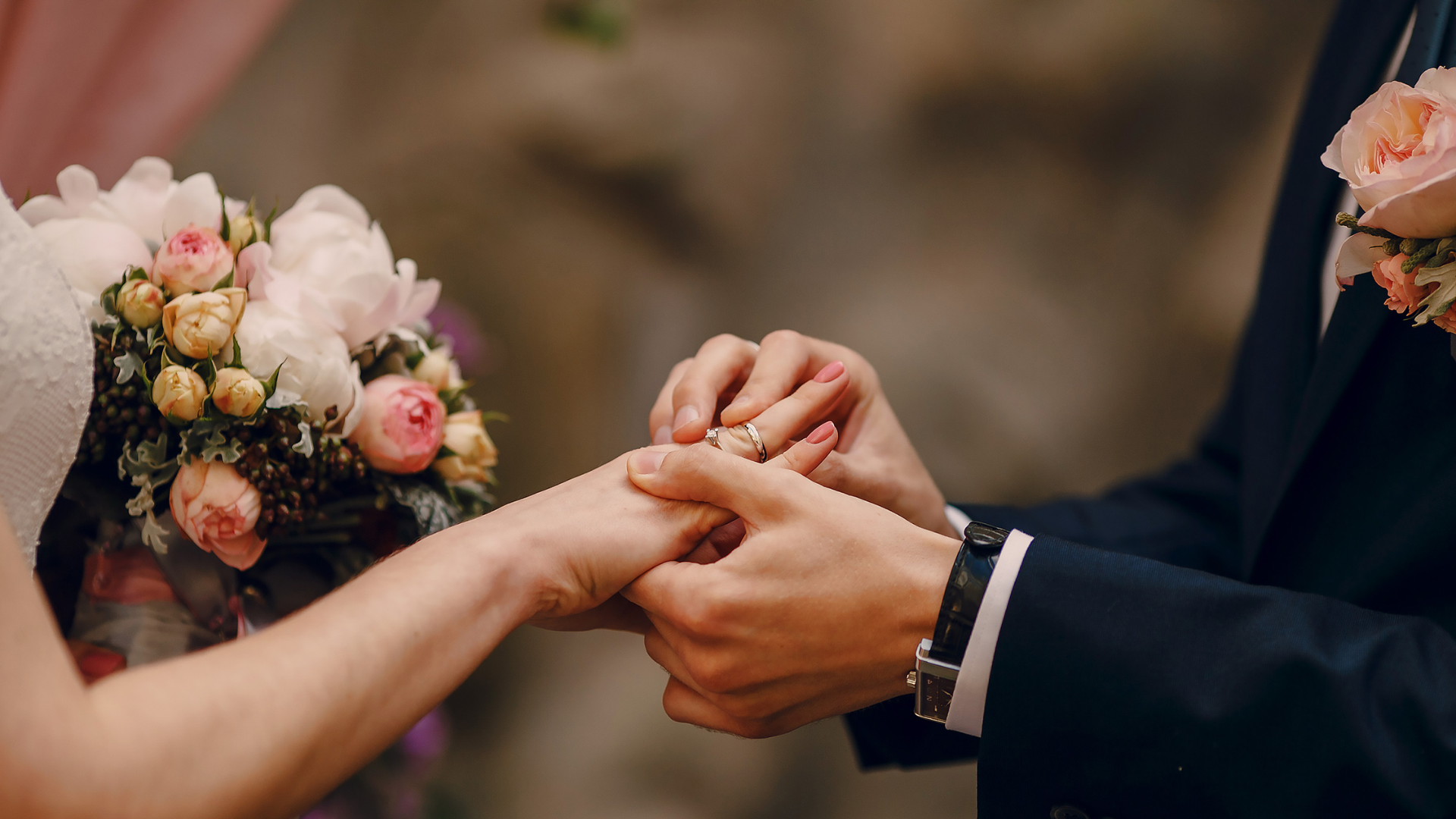 Giải mã ngôn ngữ biểu tượng của một tình yêu chắc chắn trong trang sức cưới