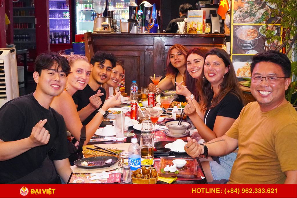Ăn Khuya Sài Gòn Dịp Lễ 30/4 - 1/5: Đi Đâu, Ăn Gì Để Tận Hưởng Phố Đêm Sôi Động?
