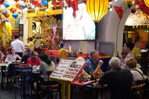 Top 5 Quán Ăn Khuya Tại TPHCM Đông Khách Nhất 2026 – Ăn Đêm Sài Gòn Không Thể Bỏ Lỡ