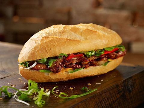 Bánh Mì Sài Gòn Chuẩn Vị Việt Tại Nhà Hàng Nông Thôn Đại Việt
