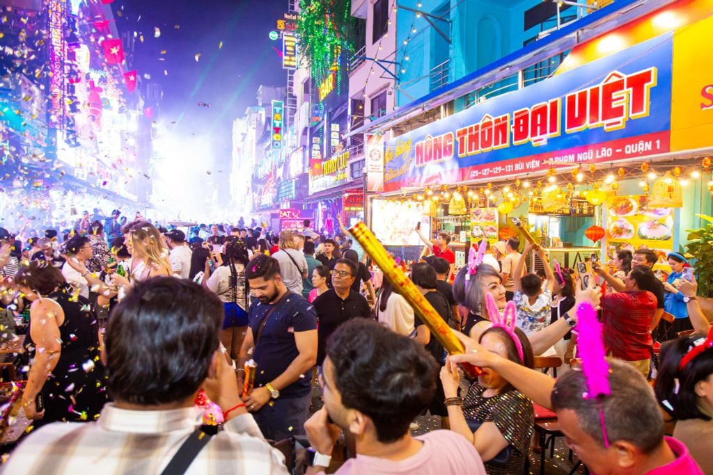 Bui Vien Walking Street – A Vibrant Destination You Can’t Miss This Western New Year 2026