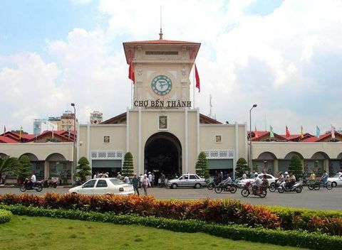 Khám phá chợ Bến Thành – Biểu tượng Sài Gòn và hành trình ẩm thực – nghỉ dưỡng trọn vẹn