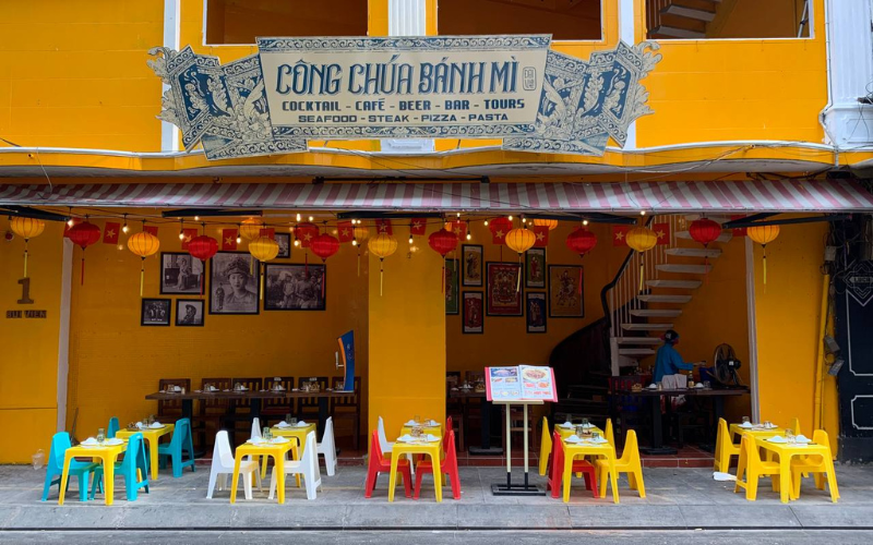 Delicious “Banh Mi Op La” in District 1 – Enjoy It Now at Công Chúa Bánh Mì