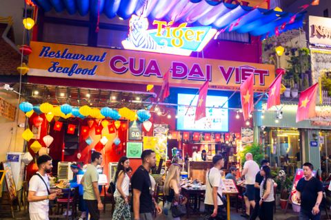 From Ocean Waves to the Rhythm of Bui Vien: The Unique Culinary Story of Cua Dai Viet